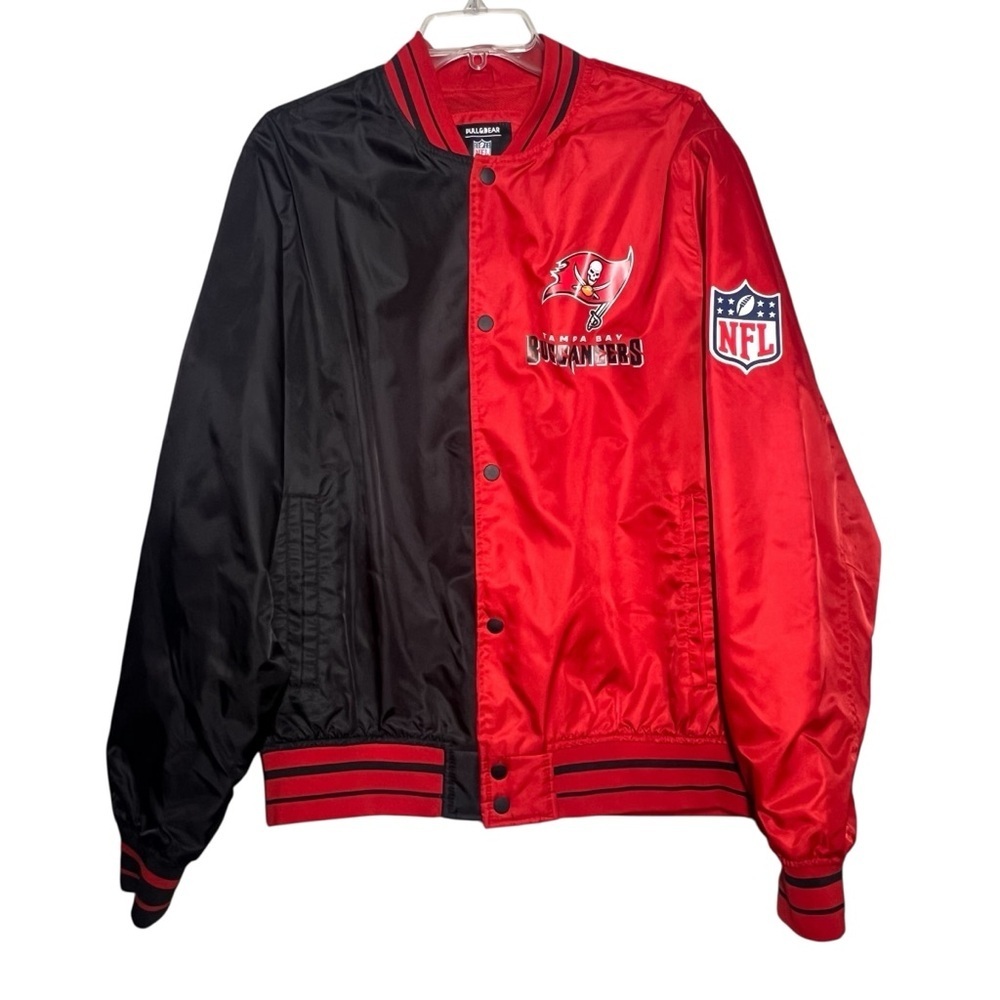 Tampa Bay Buccaneers Satin Jacket Mens Size Large Red Black Pull & Bear NFL Game